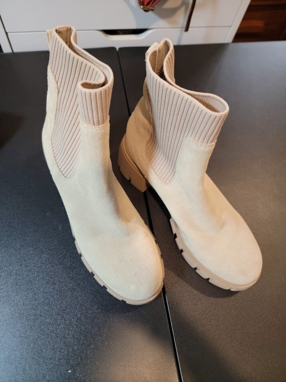 Steve Madden Cream Knit Sock Ankle Boots Women's 9.5 Beige Lug Sole Chelsea Boot